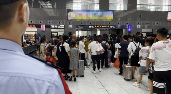 黄金手镯“不翼而飞”?民警发现……  公司新闻  第3张