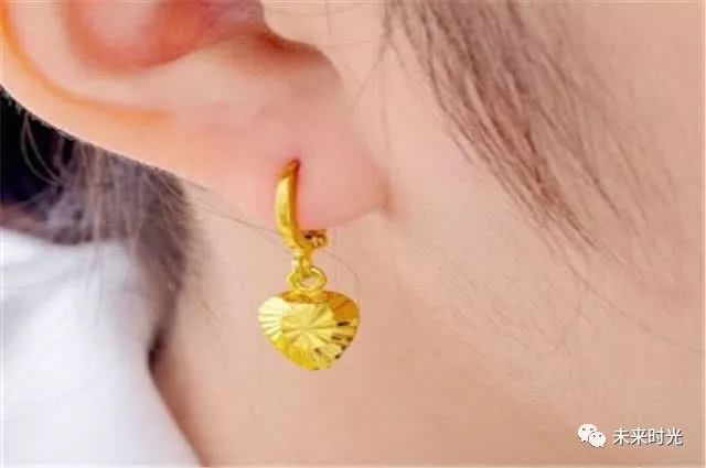 戴黄金耳环时，慎做这“3件事”，有人戴了10多年，一直戴错了 耳环 公司新闻  第1张